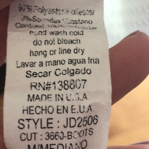 ☘️$5 White Medium Dress - Picture 5 of 6